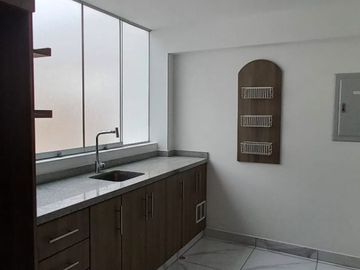 SE VENDE AMPLIO DUPLEX EN MAGDALENA DE MAR