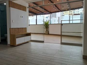 SE VENDE AMPLIO DUPLEX EN MAGDALENA DE MAR
