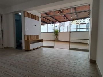 SE VENDE AMPLIO DUPLEX EN MAGDALENA DE MAR