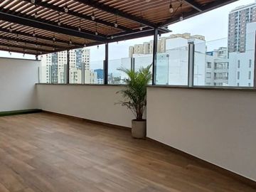 SE VENDE AMPLIO DUPLEX EN MAGDALENA DE MAR
