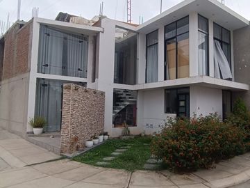 Casa en venta - ocasion - condominio villa club - La Tinguiña - 181 m2 en Esquina.