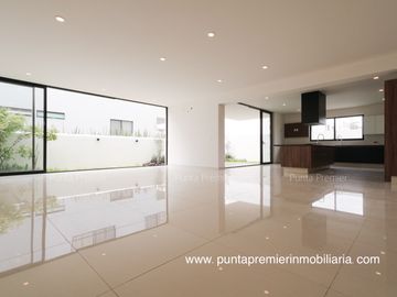 Puertas las Lomas casa en venta de Lujo Zona Andares Puerta de Hierro Zapopan coto amenidades