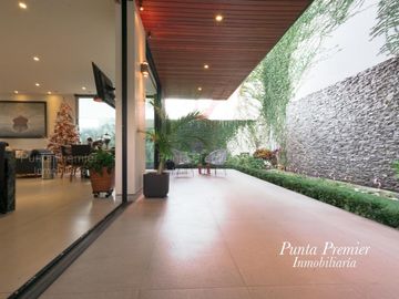 Casa de Lujo Venta Coto Alcazar Av Juan Palomar Puerta de Hierro Andares Zona Dorada Zapopan