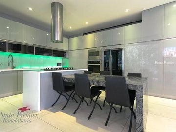 Casa de Lujo Venta Coto Alcazar Av Juan Palomar Puerta de Hierro Andares Zona Dorada Zapopan