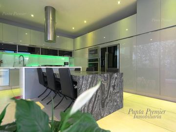 Casa de Lujo Venta Coto Alcazar Av Juan Palomar Puerta de Hierro Andares Zona Dorada Zapopan