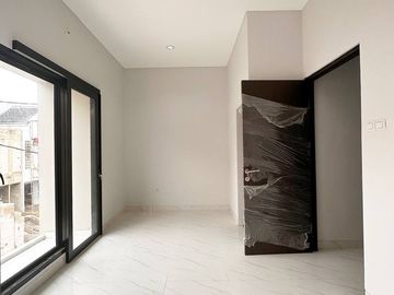 RUMAH TOWNHOUSE 2 LANTAI 3KT DEKAT TOL DAN STASIUN LRT CIBUBUR 1 MILYAR-AN
