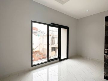RUMAH TOWNHOUSE 2 LANTAI 3KT DEKAT TOL DAN STASIUN LRT CIBUBUR 1 MILYAR-AN