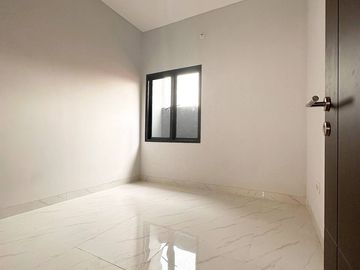 RUMAH TOWNHOUSE 2 LANTAI 3KT DEKAT TOL DAN STASIUN LRT CIBUBUR 1 MILYAR-AN