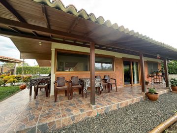 Venta casa campestre via Pereira Alcala