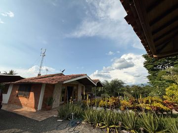 Venta casa campestre via Pereira Alcala