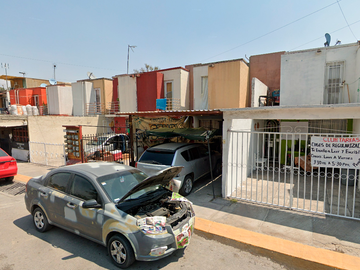 CASA EN CALLE BOSQUES DE CEDRO, COL. PASEOS DE TULTEPEC. ¡NO CREDITOS!