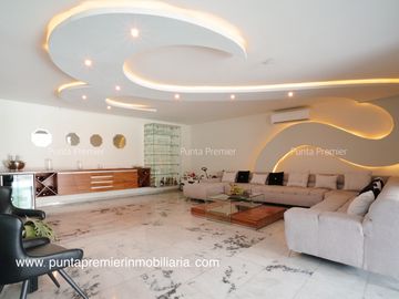 Residencia de Lujo en Venta en Puerta Las Lomas con Elevador Zona Andares