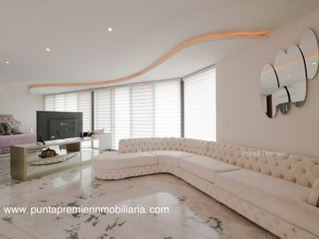 Residencia de Lujo en Venta en Puerta Las Lomas con Elevador Zona Andares