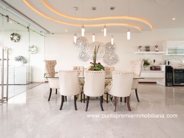 Residencia de Lujo en Venta en Puerta Las Lomas con Elevador Zona Andares