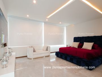 Residencia de Lujo en Venta en Puerta Las Lomas con Elevador Zona Andares