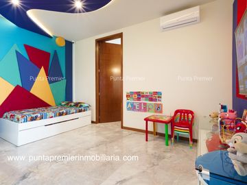 Residencia de Lujo en Venta en Puerta Las Lomas con Elevador Zona Andares