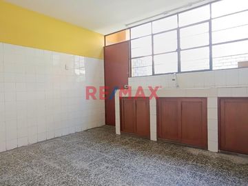 Se Vende Hermosa Casa De 1Er Y 2Do Piso En Bellavista – Oportunidad Única