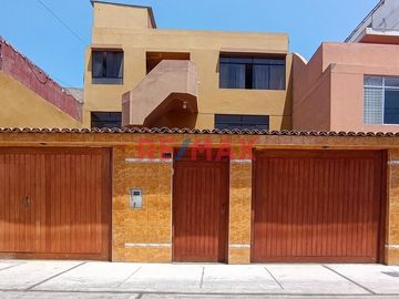 Se Vende Hermosa Casa De 1Er Y 2Do Piso En Bellavista – Oportunidad Única