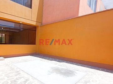 Se Vende Hermosa Casa De 1Er Y 2Do Piso En Bellavista – Oportunidad Única