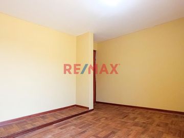 Se Vende Hermosa Casa De 1Er Y 2Do Piso En Bellavista – Oportunidad Única