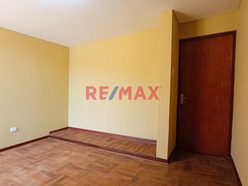 Se Vende Hermosa Casa De 1Er Y 2Do Piso En Bellavista – Oportunidad Única