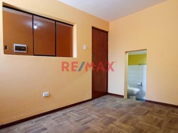 Se Vende Hermosa Casa De 1Er Y 2Do Piso En Bellavista – Oportunidad Única
