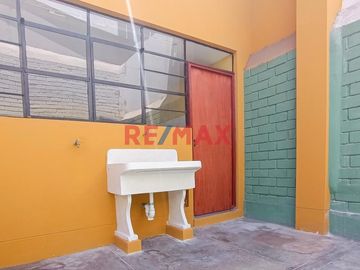 Se Vende Hermosa Casa De 1Er Y 2Do Piso En Bellavista – Oportunidad Única