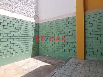 Se Vende Hermosa Casa De 1Er Y 2Do Piso En Bellavista – Oportunidad Única