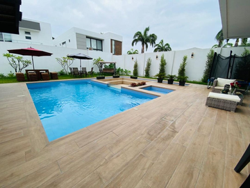 Casa en venta en Isla mocoli con piscina, Ecuador