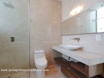 Puerta las Lomas Casa de lujo en venta, Zona Puerta de Hierro Andares Av Universidad Zapopan