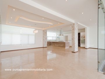Puerta las Lomas Casa de lujo en venta, Zona Puerta de Hierro Andares Av Universidad Zapopan