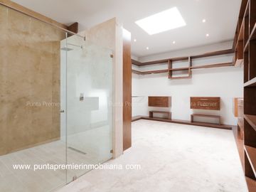 Puerta las Lomas Casa de lujo en venta, Zona Puerta de Hierro Andares Av Universidad Zapopan