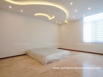 Puerta las Lomas Casa de lujo en venta, Zona Puerta de Hierro Andares Av Universidad Zapopan