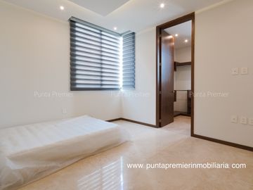 Puerta las Lomas Casa de lujo en venta, Zona Puerta de Hierro Andares Av Universidad Zapopan
