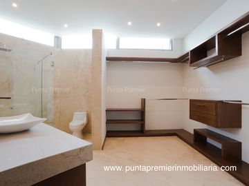 Puerta las Lomas Casa de lujo en venta, Zona Puerta de Hierro Andares Av Universidad Zapopan