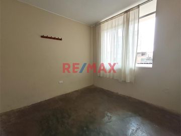 🏡 Casa De 3 Pisos En San Juan De Miraflores - Ideal Para Inversionistas S/. 729,963.00 - $ 199,990.00  ACTIVA Seleccionar Propiedad R