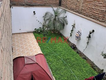 🏡 Casa De 3 Pisos En San Juan De Miraflores - Ideal Para Inversionistas S/. 729,963.00 - $ 199,990.00  ACTIVA Seleccionar Propiedad R