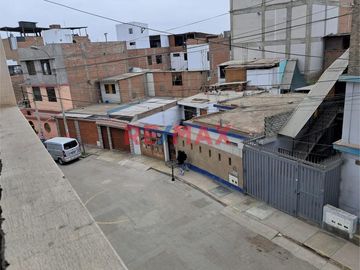 🏡 Casa De 3 Pisos En San Juan De Miraflores - Ideal Para Inversionistas S/. 729,963.00 - $ 199,990.00  ACTIVA Seleccionar Propiedad R