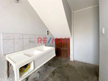 🏡 Casa De 3 Pisos En San Juan De Miraflores - Ideal Para Inversionistas S/. 729,963.00 - $ 199,990.00