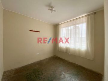🏡 Casa De 3 Pisos En San Juan De Miraflores - Ideal Para Inversionistas S/. 729,963.00 - $ 199,990.00