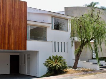 Exclusiva Residencia de Lujo con Amplios Espacios y Entorno Privilegiado en la Vista Country Club