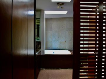 Exclusiva Residencia de Lujo con Amplios Espacios y Entorno Privilegiado en la Vista Country Club