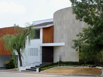 Exclusiva Residencia de Lujo con Amplios Espacios y Entorno Privilegiado en la Vista Country Club