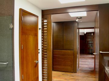 Exclusiva Residencia de Lujo con Amplios Espacios y Entorno Privilegiado en la Vista Country Club
