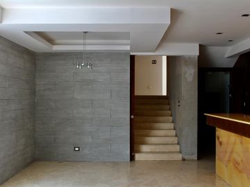 Exclusiva Residencia de Lujo con Amplios Espacios y Entorno Privilegiado en la Vista Country Club