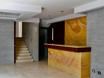 Exclusiva Residencia de Lujo con Amplios Espacios y Entorno Privilegiado en la Vista Country Club