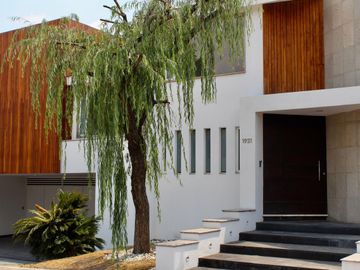 Exclusiva Residencia de Lujo con Amplios Espacios y Entorno Privilegiado en la Vista Country Club