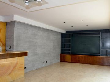 Exclusiva Residencia de Lujo con Amplios Espacios y Entorno Privilegiado en la Vista Country Club