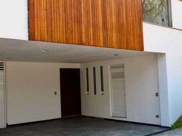 Exclusiva Residencia de Lujo con Amplios Espacios y Entorno Privilegiado en la Vista Country Club