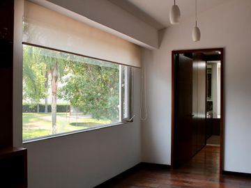 Exclusiva Residencia de Lujo con Amplios Espacios y Entorno Privilegiado en la Vista Country Club